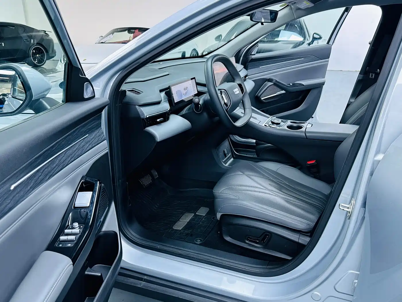 Geely Galaxy Galaxy L6 2025 EM-i 140km Starship Edition фото 4