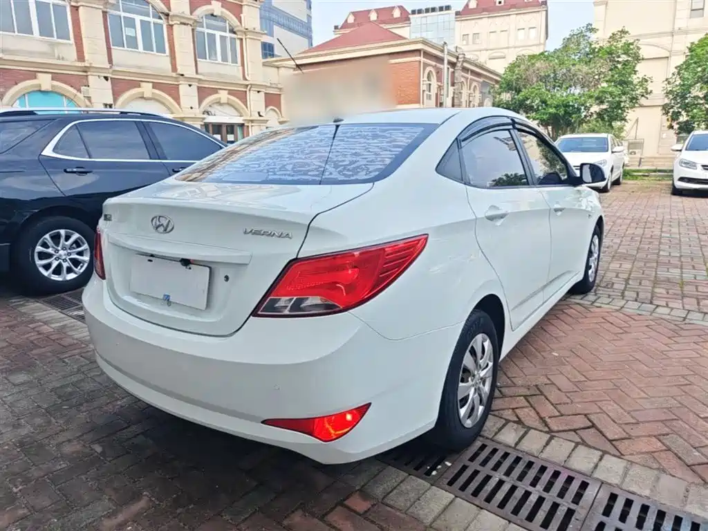 Hyundai Verna 2014 1.4L Manual Smart GLS фото 7
