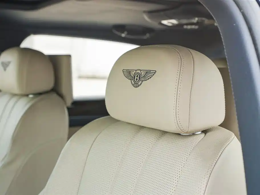Фото 18 - Bentley Flying Spur