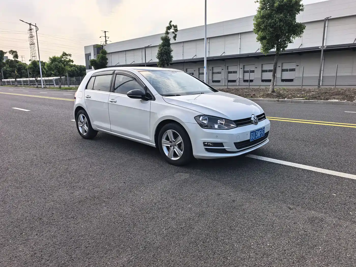 Volkswagen Golf 2017 230TSI Auto Comfort Millionth Anniversary Edition фото 3