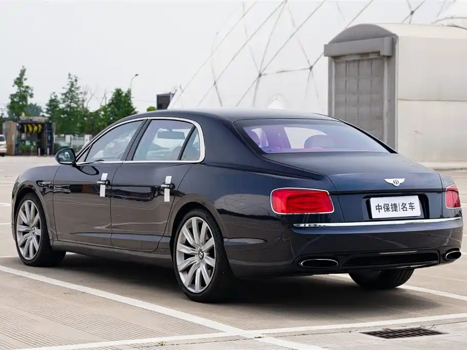 Фото 22 - Bentley Flying Spur