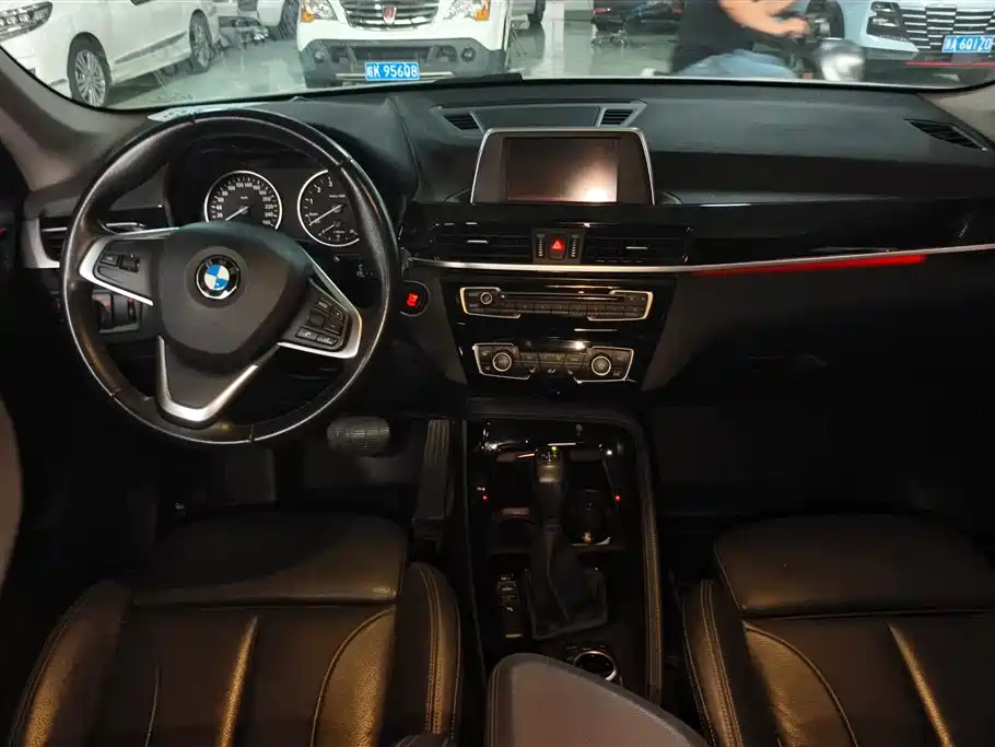 BMW X1 2016 sDrive20Li Luxury Model фото 12