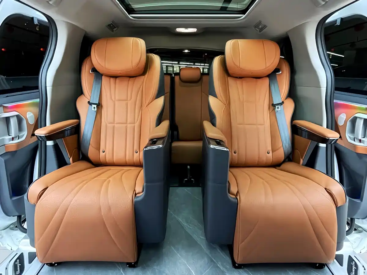 Toyota Granvia 2024 2.5L Hybrid Luxury фото 5