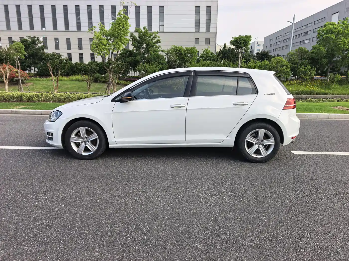 Volkswagen Golf 2017 230TSI Auto Comfort Millionth Anniversary Edition фото 10