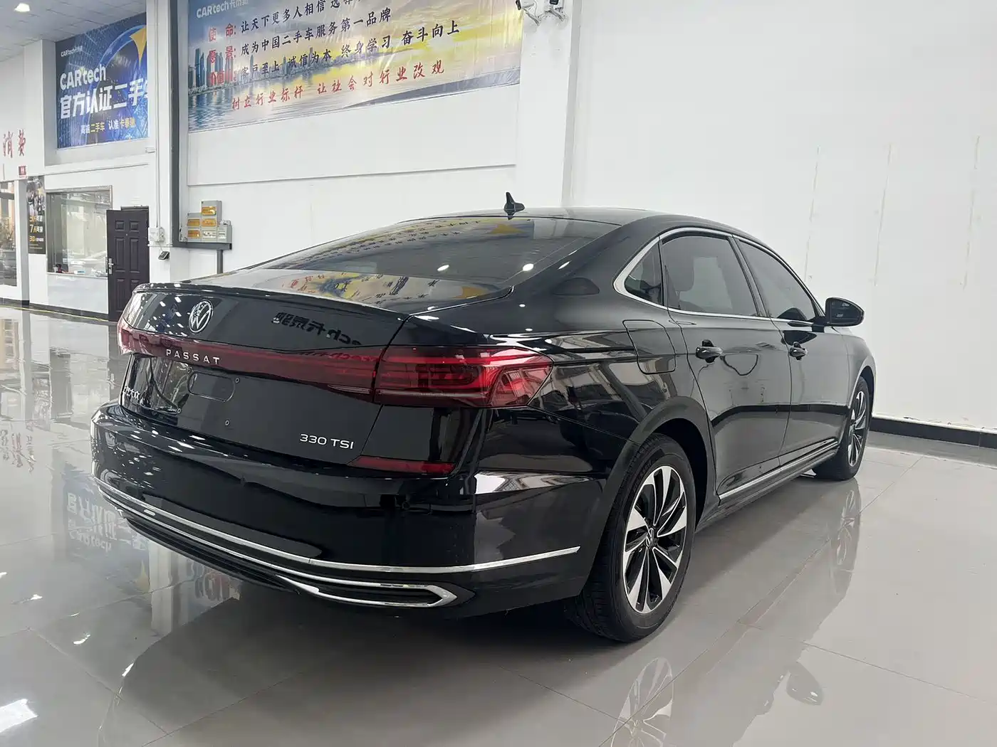 Volkswagen Passat 2023 330TSI Starlight Elite Edition фото 14