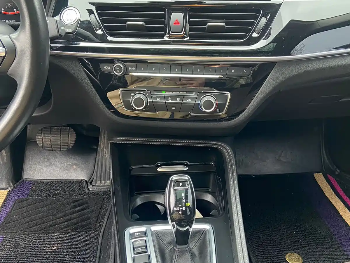 BMW 1 Series 2023 120i M Sport Shadow Edition фото 17