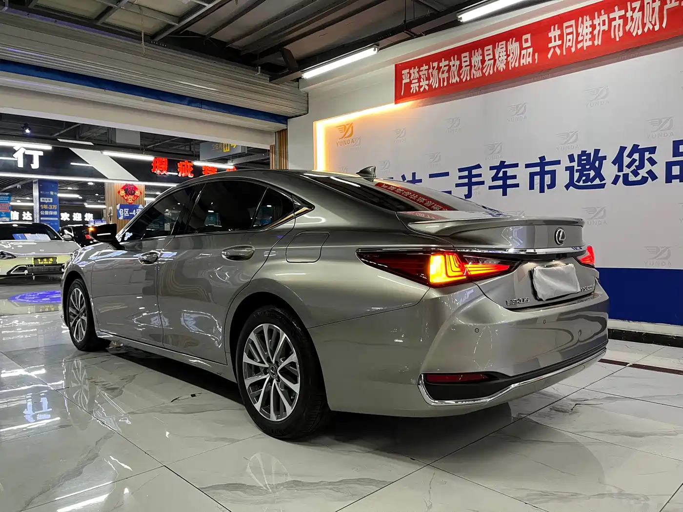 Lexus ES 2022 300h Excellence Edition фото 3