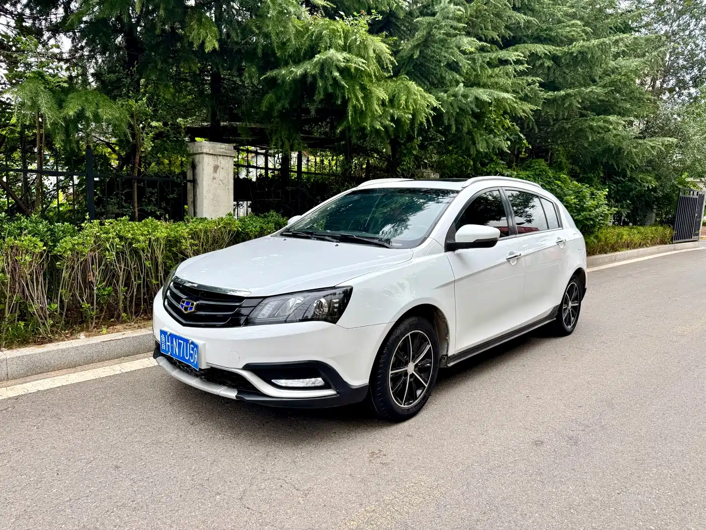 Фото 1 - Geely Emgrand