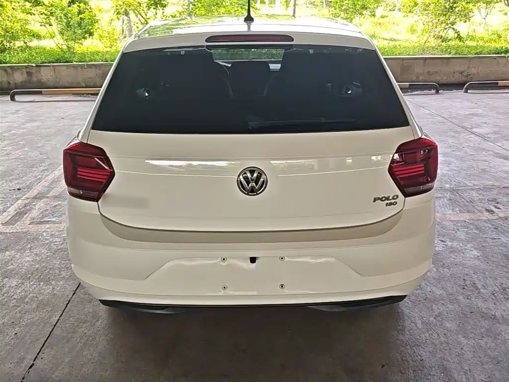 VOLKSWAGEN POLO