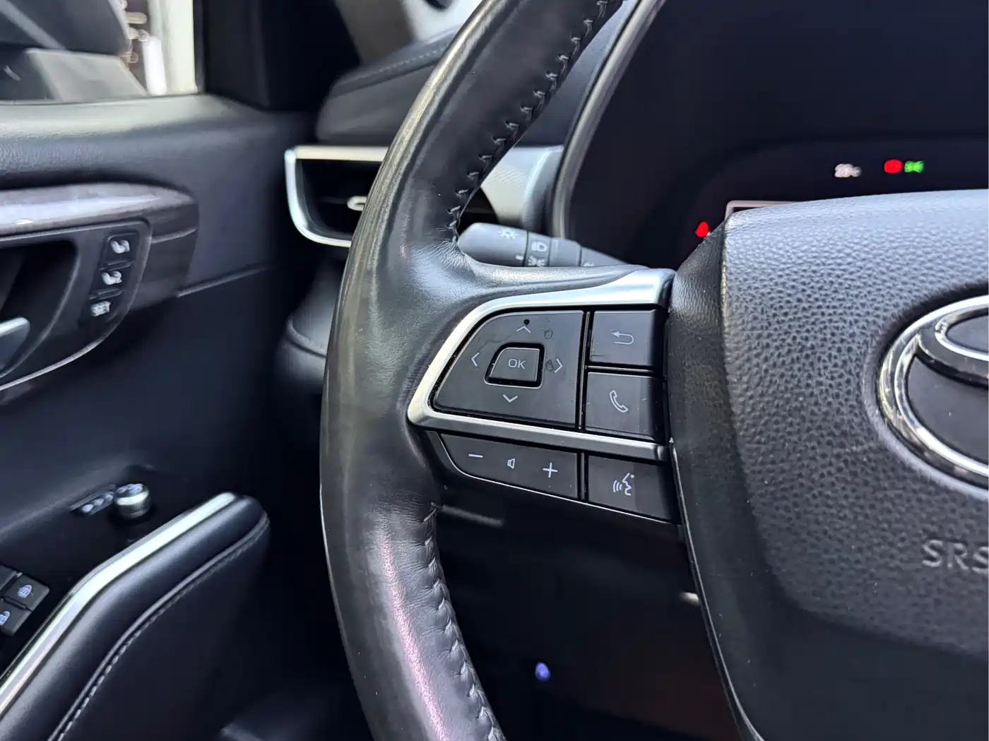 Toyota Highlander 2022 Dual Engine 2.5L 4WD Supreme Edition 7-Seater фото 17
