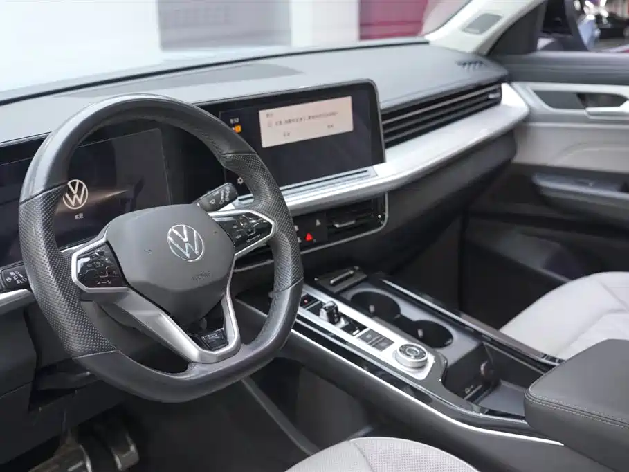 Volkswagen Talagon 2023 380TSI 4WD R-Line Launch Edition фото 13