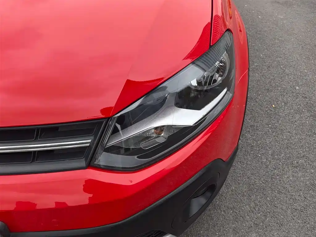 Volkswagen Polo 2014 1.6L Cross Polo Automatic фото 19
