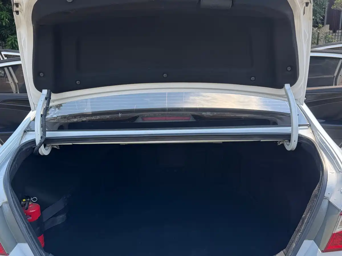 Hyundai Sonata 2013 2.0L Automatic Luxury Edition фото 11