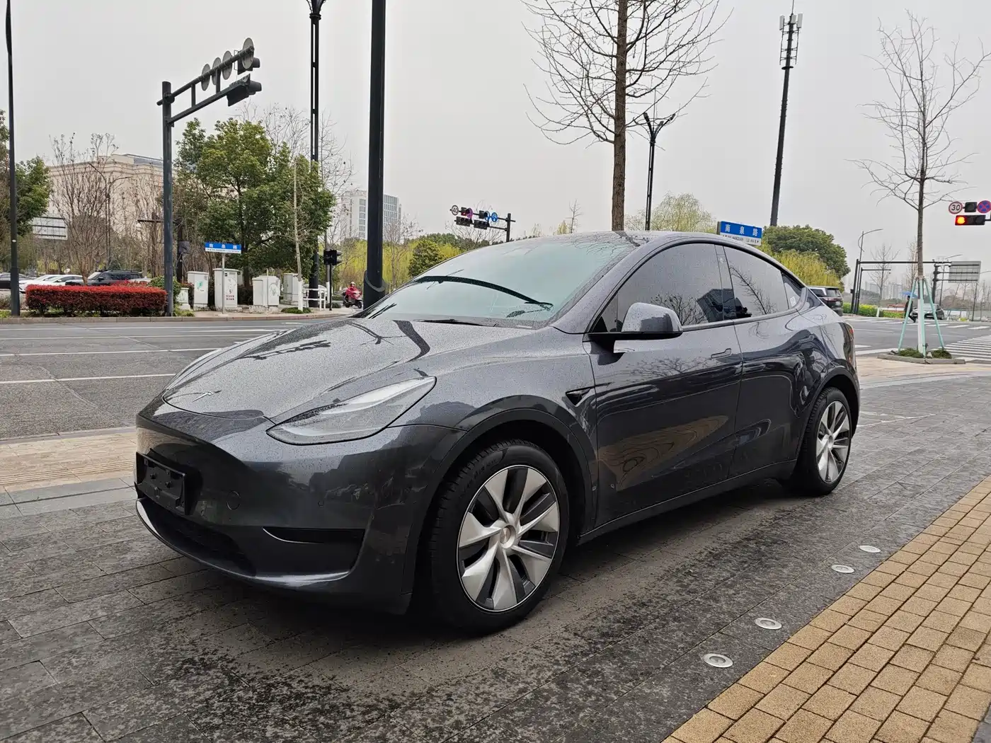 TESLA MODEL Y