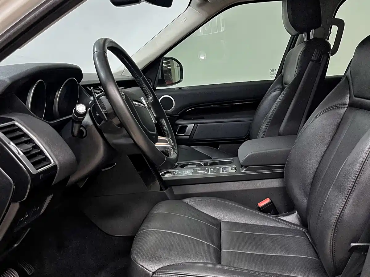 Land Rover Discovery 2017 3.0 SC V6 SE фото 6