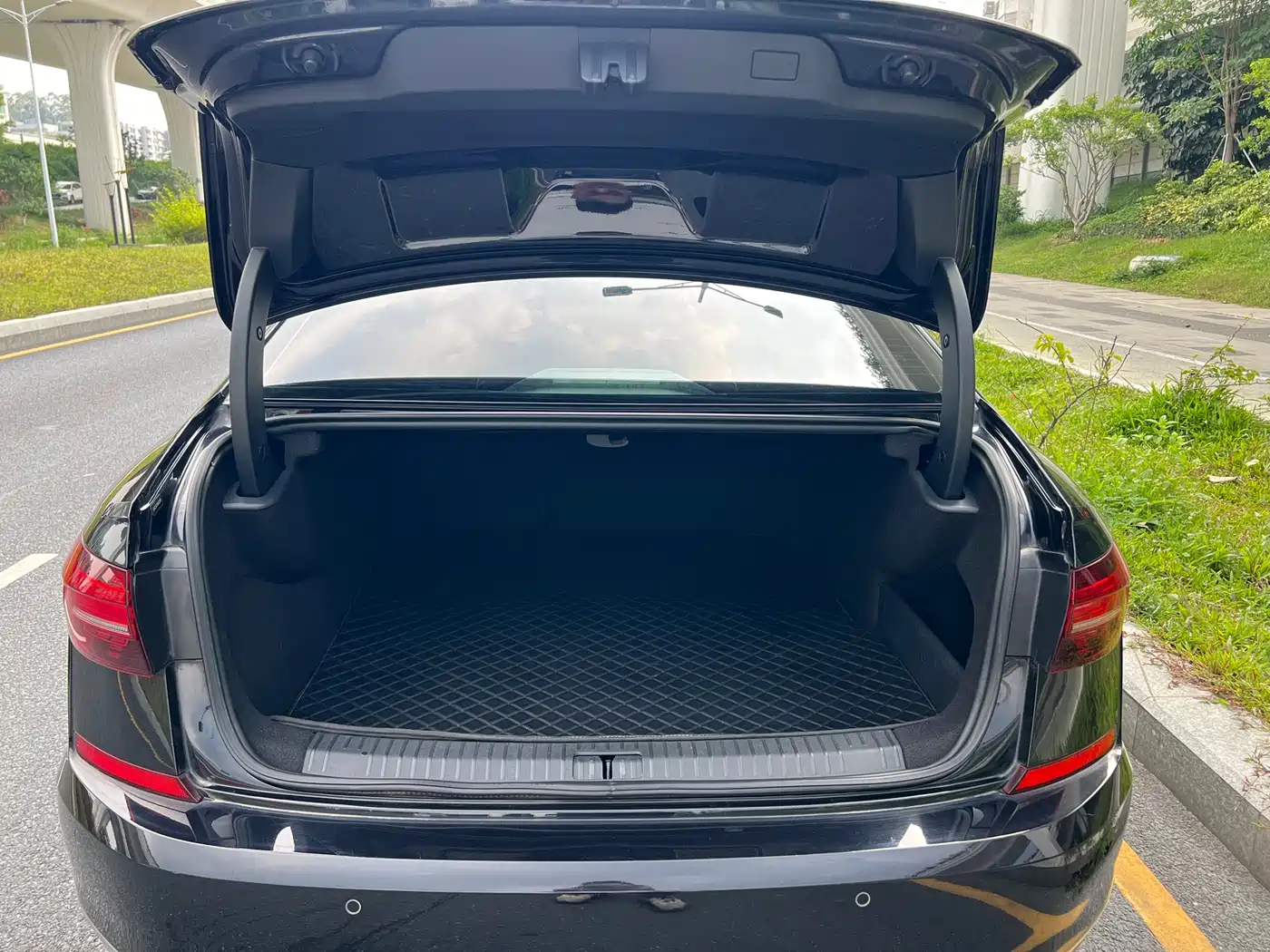Volkswagen Passat New Energy 2019 430PHEV Hybrid Luxury Edition фото 9