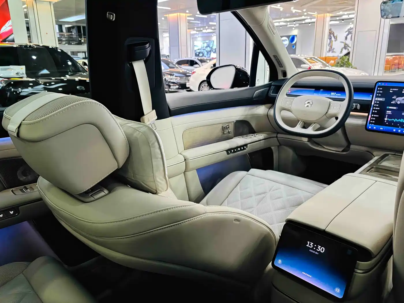 NIO ES8 2026 2025 Model 6-Seat Executive Luxury Edition