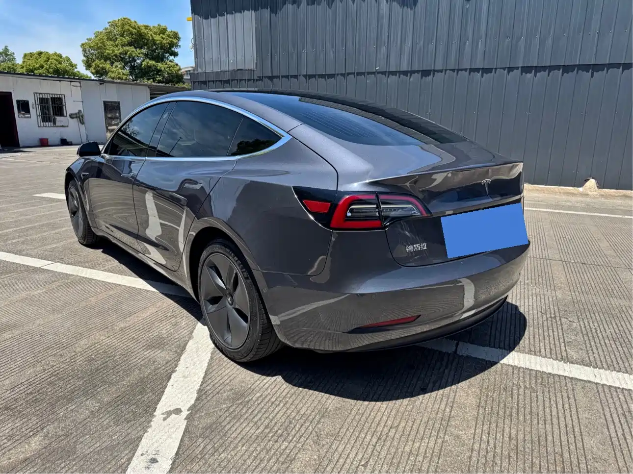 TESLA MODEL 3