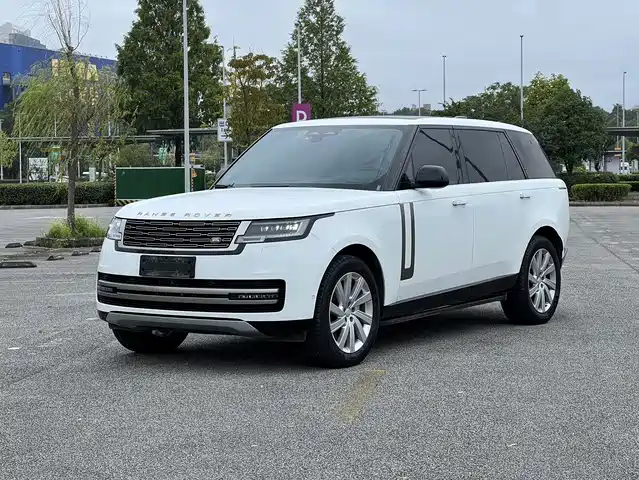 Land Rover Range Rover 2023 3.0 L6 400PS Golden Age 7-Seater Long Wheelbase — фото 2