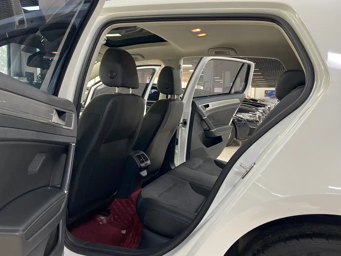 Volkswagen Golf 2020 280TSI DSG Comfort фото 9