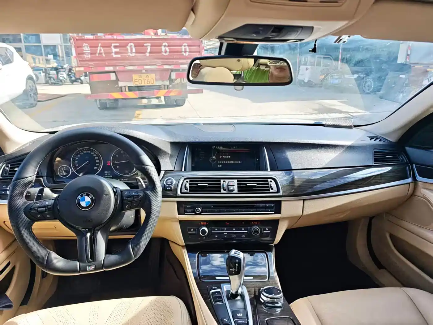 BMW 5 Series 2014 525Li Luxury Design Package фото 10