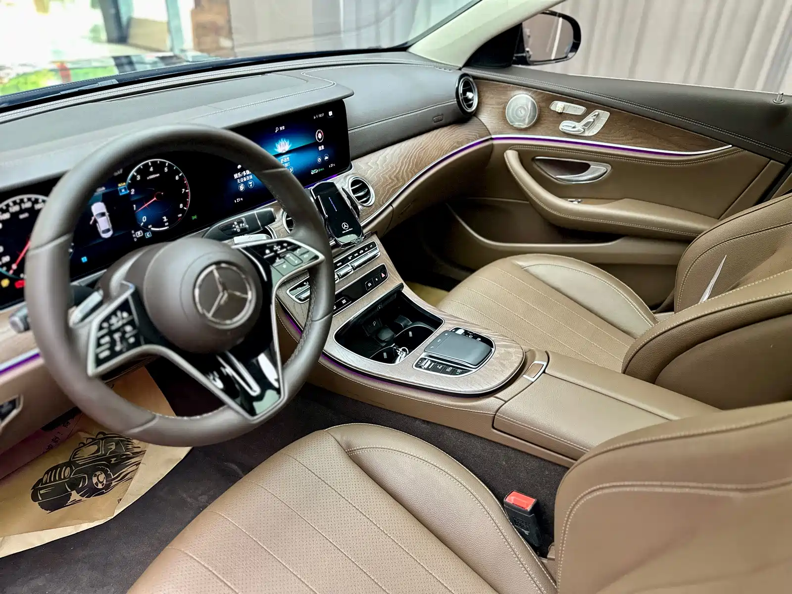 Фото 4 - Mercedes-Benz E-Class