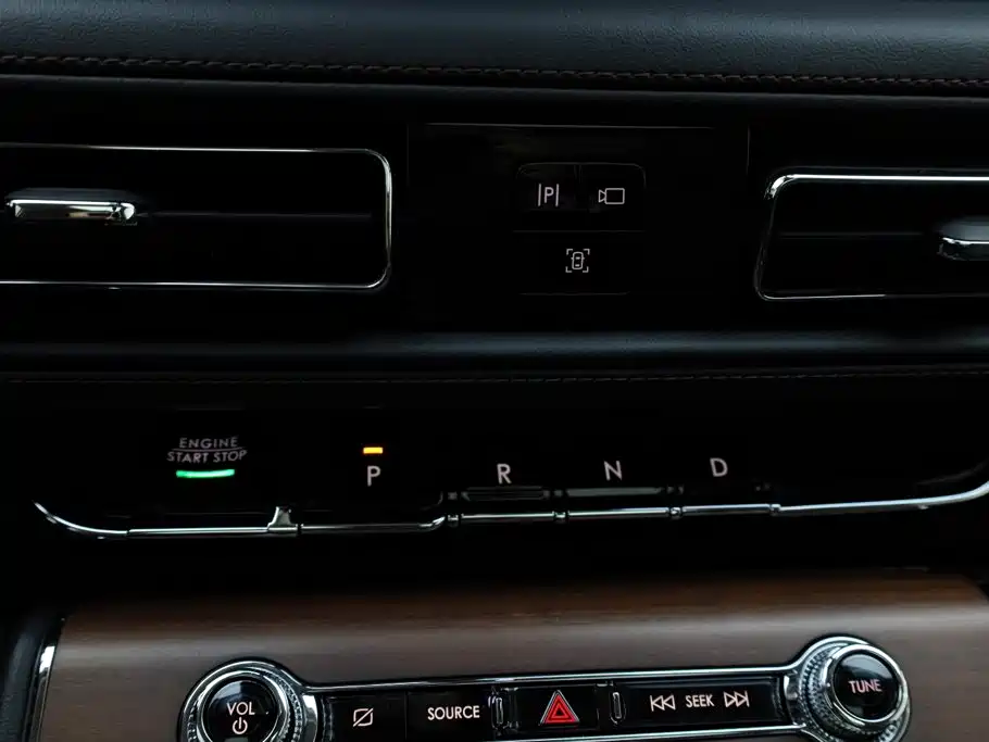 Photo 19 - Lincoln Aviator