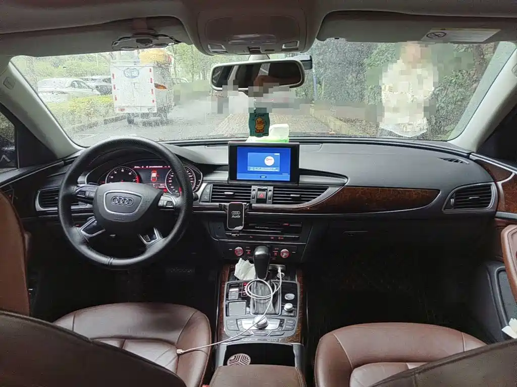 Фото 12 - Audi A6L