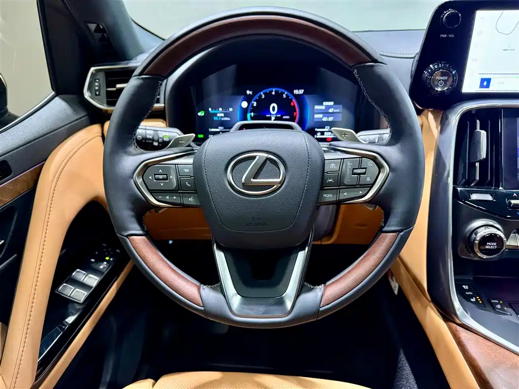 Lexus LX 2025 700h Boundary Edition фото 22