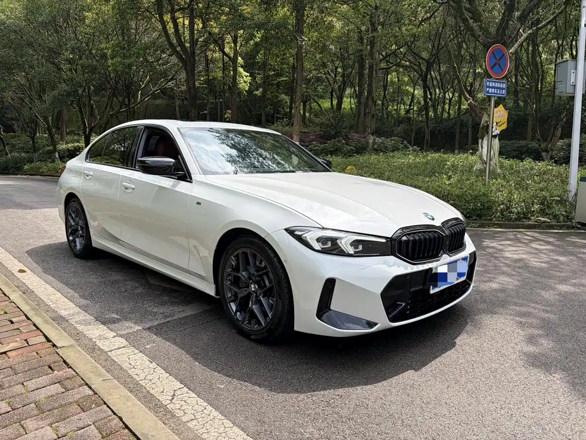 BMW 3 Series 2025 330i M Sport Night Edition фото 3