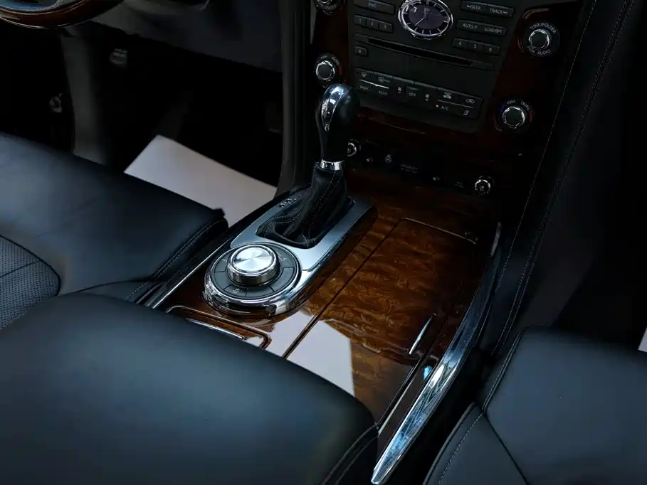 Infiniti QX80 2016 5.6L 4WD фото 21
