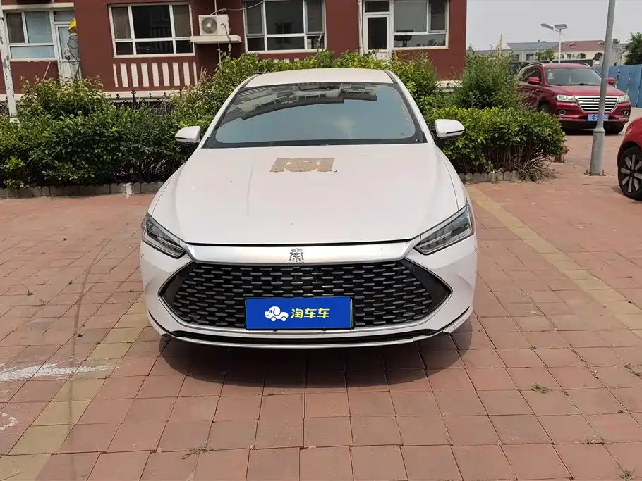 BYD Qin PLUS 2024 Glory Edition DM-i 55KM Leading фото 2