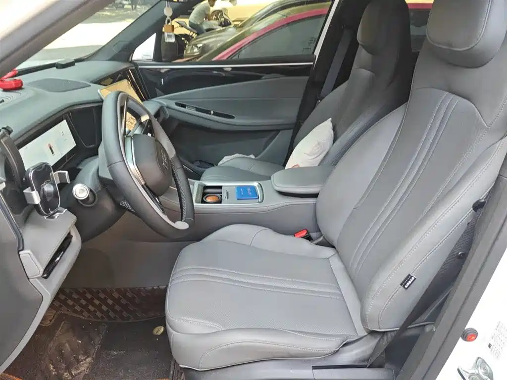 Geely Galaxy Galaxy L7 2025 Model EM-i 115km Long Range Edition фото 12
