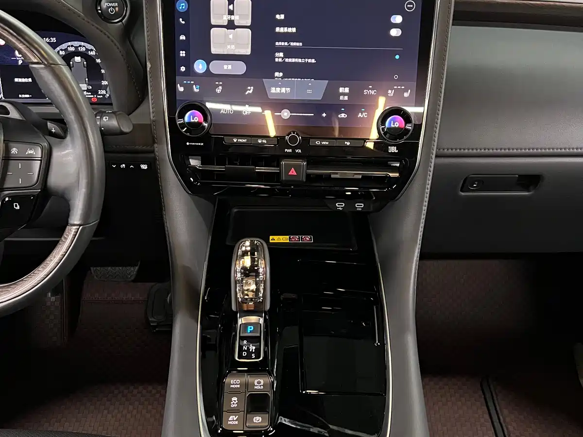 Toyota Vellfire 2024 Crown Hybrid 2.5L Executive Premium Edition фото 16