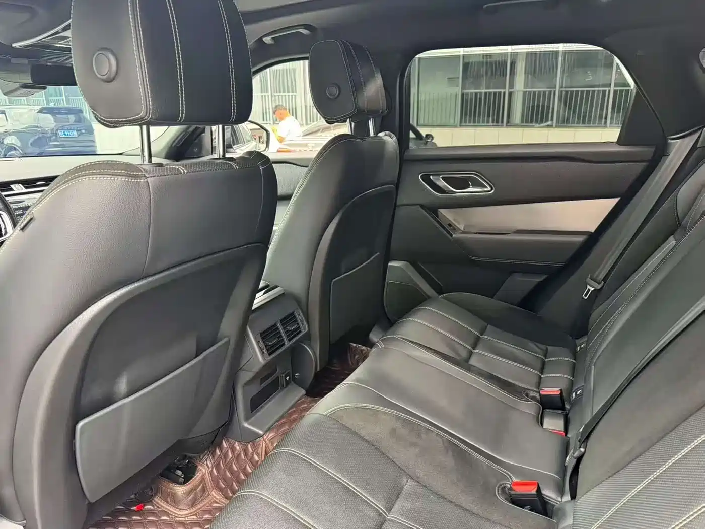 Land Rover Range Rover Velar 2021 P250 Gloss Black Collector's Edition фото 5
