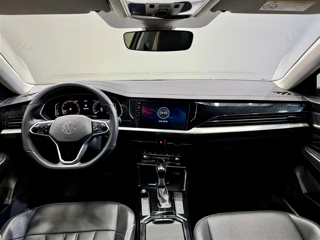 Volkswagen Passat 2024 380TSI Luxury фото 14