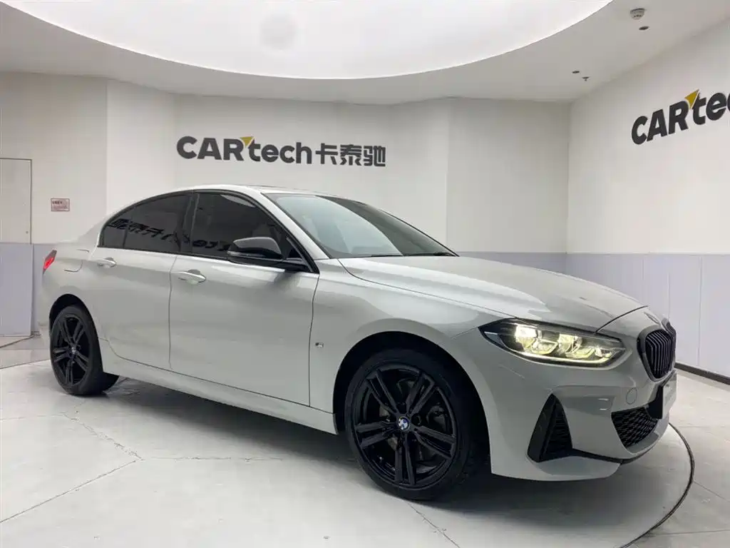 BMW 1 Series 2023 125i M Sport Shadow Edition фото 2