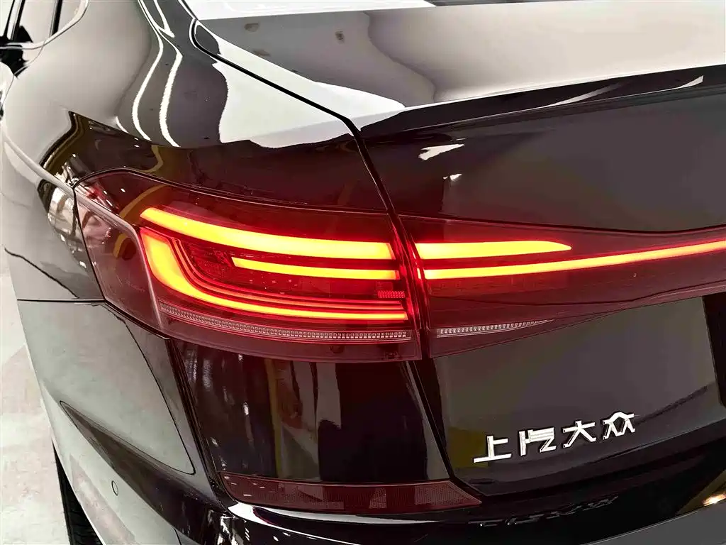 Volkswagen Passat 2023 330TSI Luxury Edition фото 7
