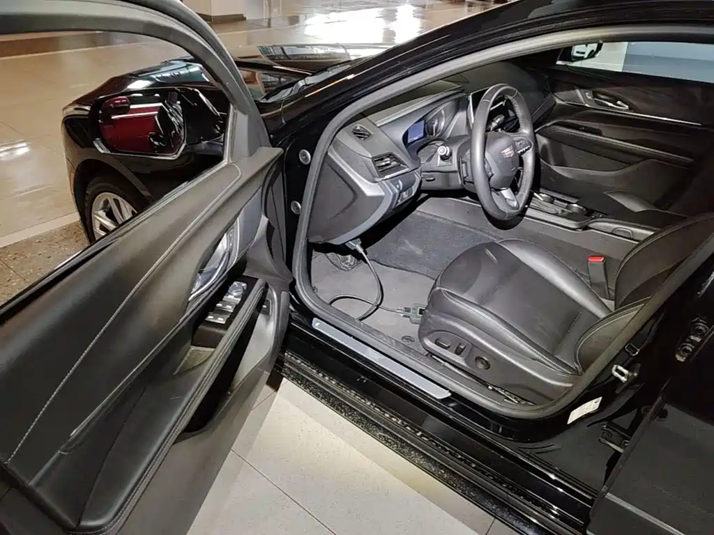 Cadillac CT4 2023 2022 28T Fashion Style