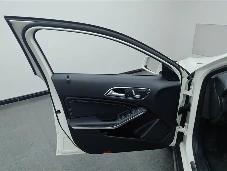 Mercedes-Benz GLA 2018 GLA 200 Dynamic фото 7