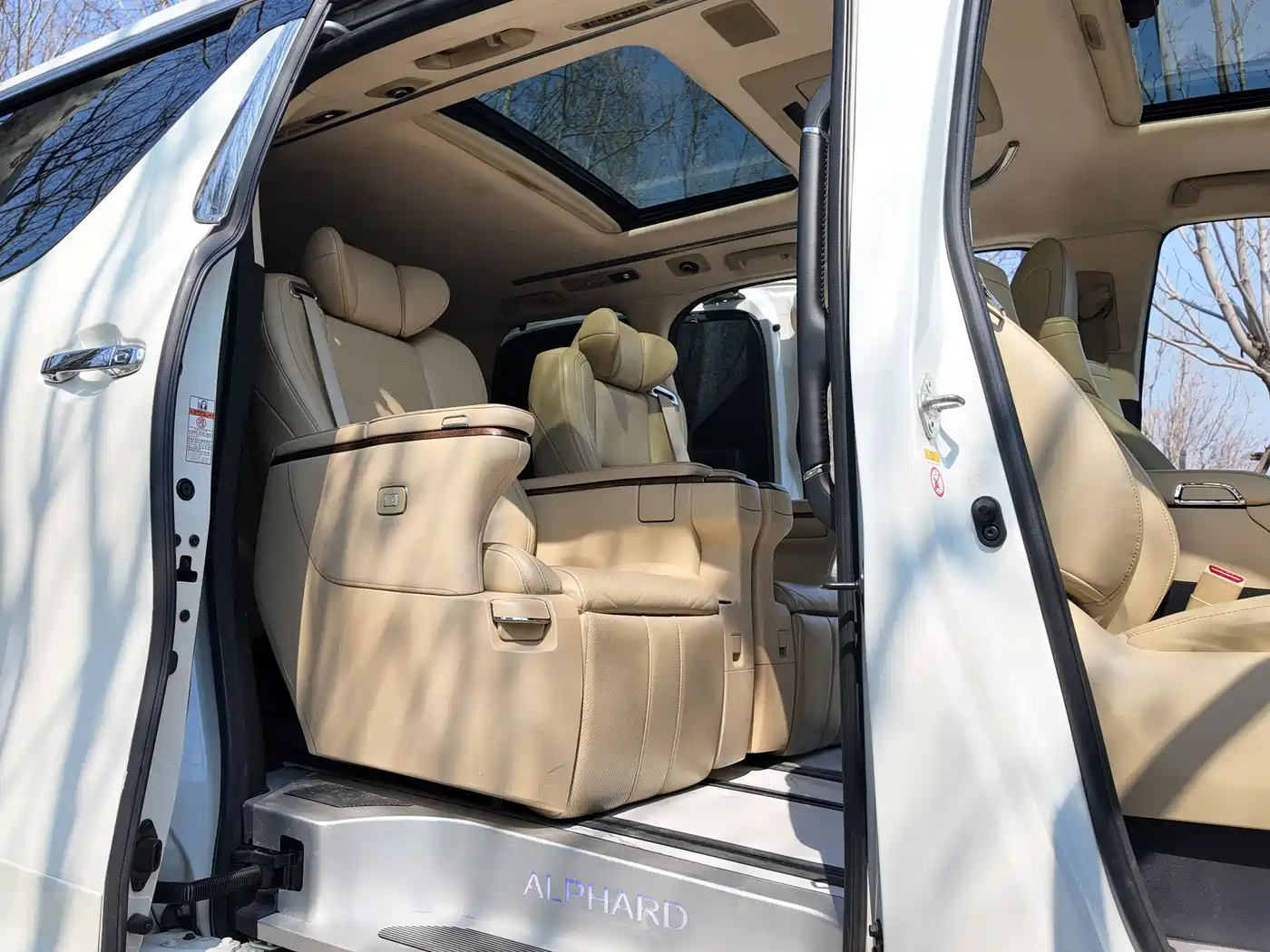Toyota Alphard 2018 3.5L Premium фото 16