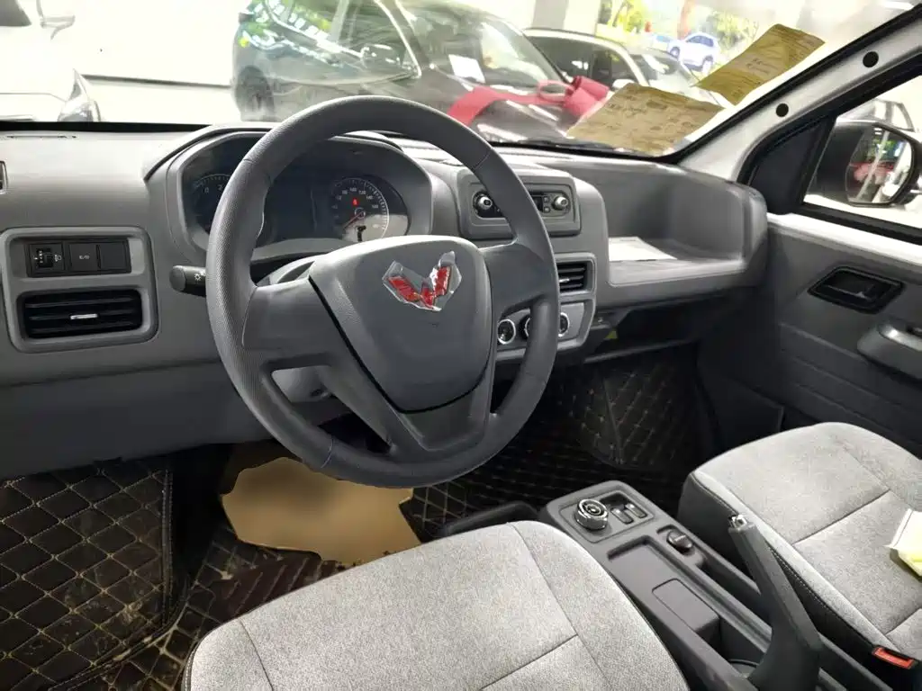 Wuling Motors Wuling Yangguang 2026 2024 300km Practical Enclosed Window Version 60kW