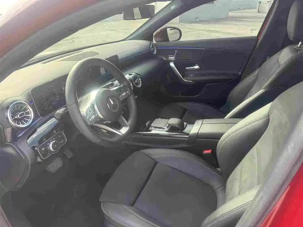 Mercedes-Benz A-Class 2019 A 200 L Sport Sedan фото 4