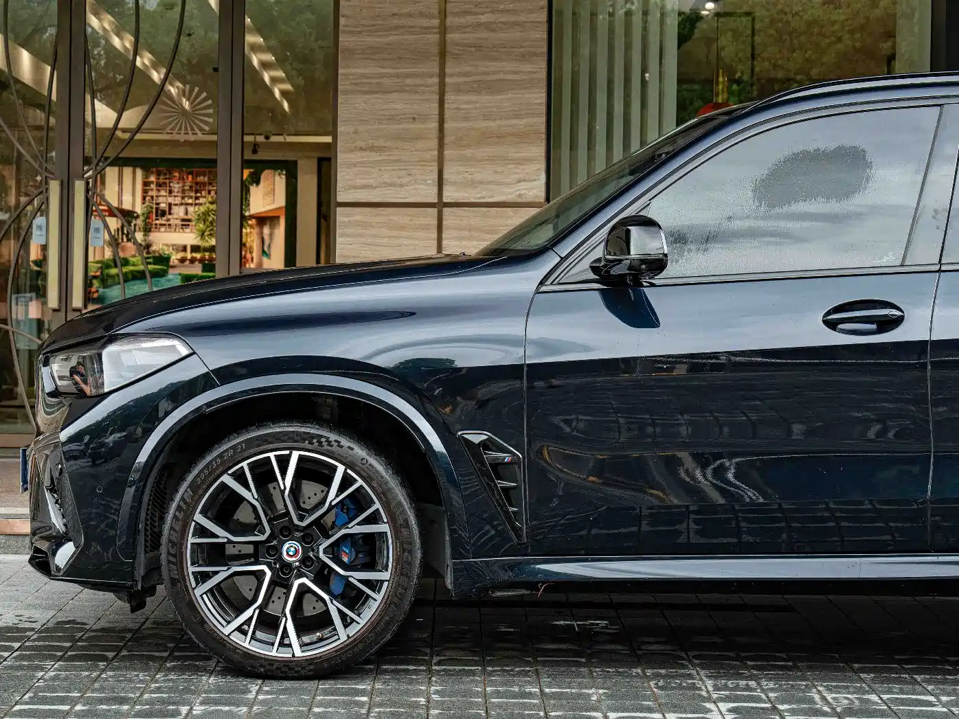 Photo 5 - BMW X5 M