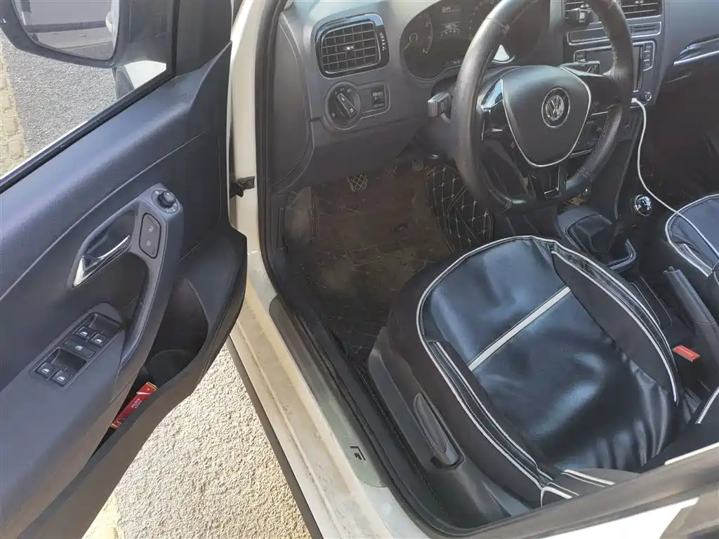 Volkswagen Polo 2016 1.4L Manual Trend фото 12