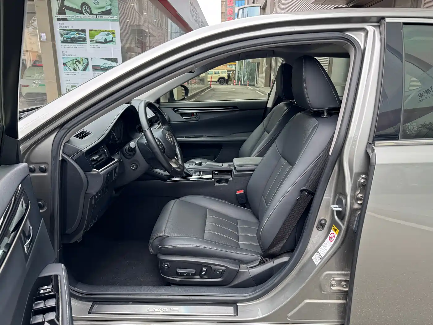 Lexus ES 2015 300h Comfort Edition фото 4