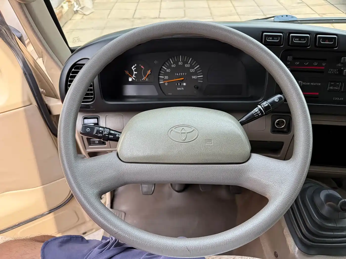 Toyota Coaster 2011 2007 2.7L Gasoline Luxury Edition 23-seater