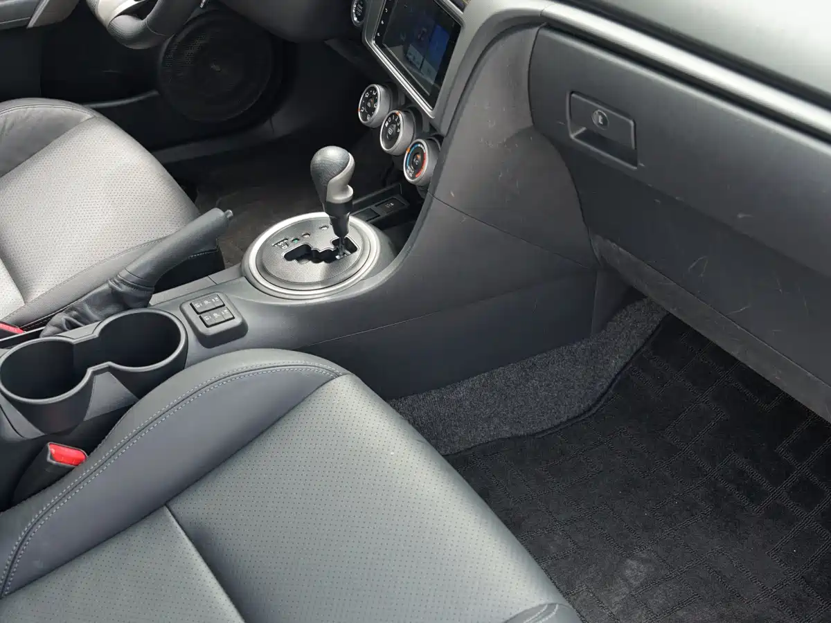 Toyota Zelos 2011 2.5L Standard Edition фото 16
