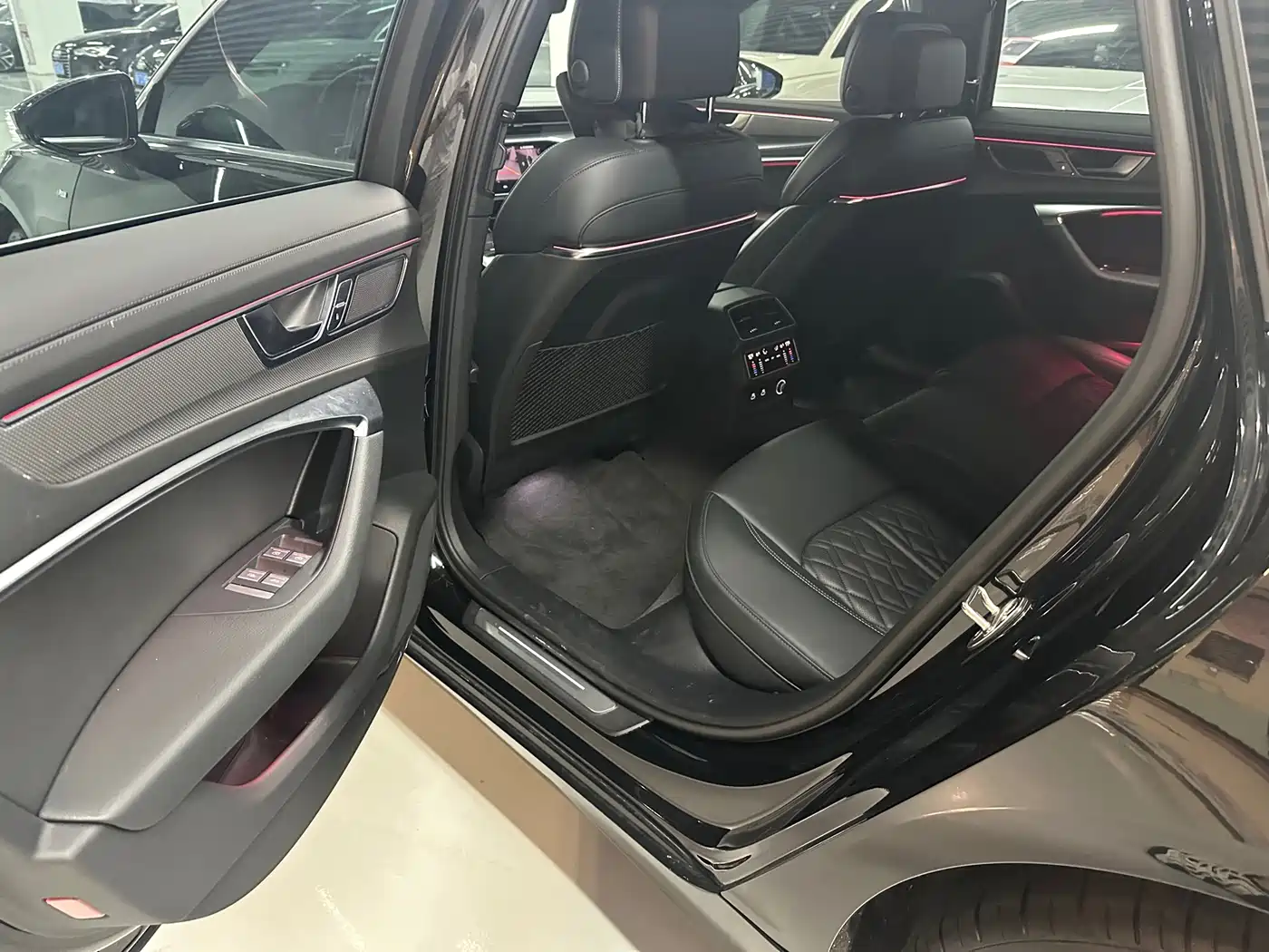 Фото 8 - Audi A6L