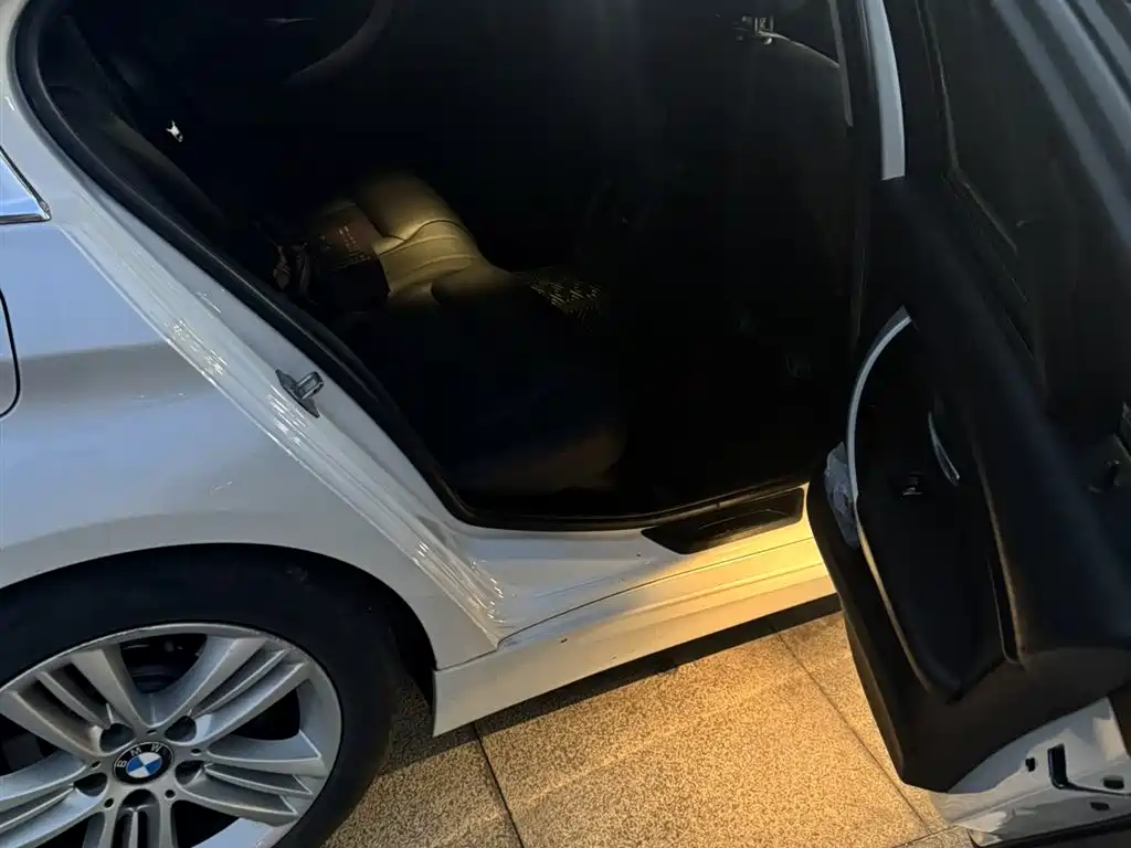 BMW 3 Series 2016 320Li Progressive фото 3